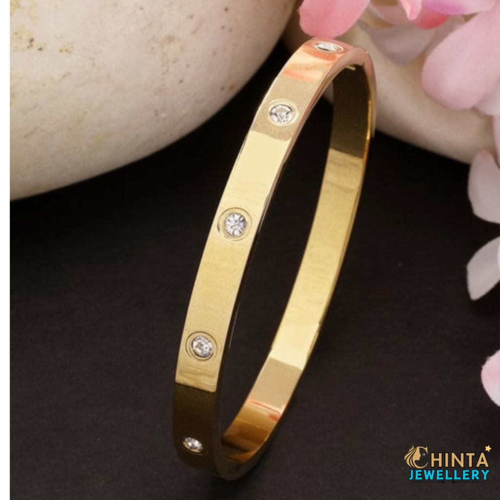 A modern gold bracelet featuring sparkling crystals for a touch of elegance. Perfect for daily wear or special occasions.